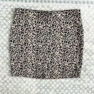 Cheetah print mini skirt with elastic waist band